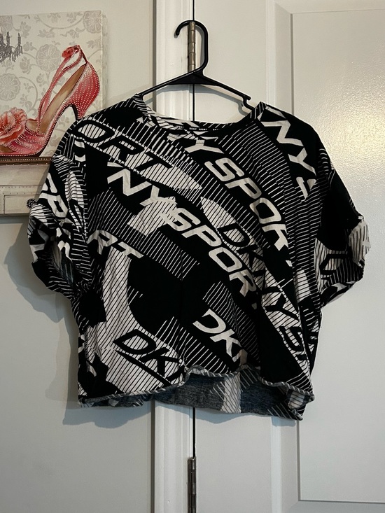 Dkny Tops - DKNY Black & White Logo Graphic Cropped Tee